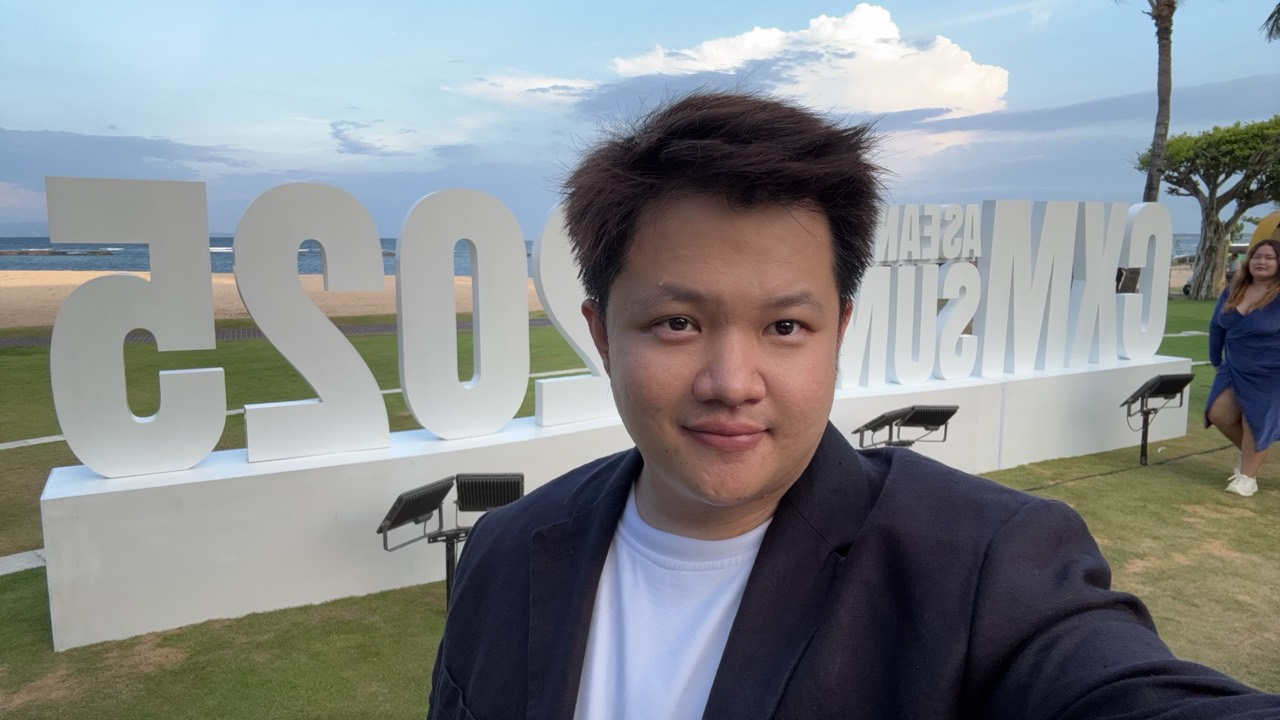 Lucas Loo at a broker anniversary event